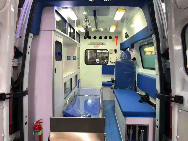 福特新全順V362長(zhǎng)軸中頂監(jiān)護(hù)型救護(hù)車（汽油）